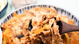 やわらか牛肉の王道牛丼｜黄金比の味付けで、ご飯が止まらない！